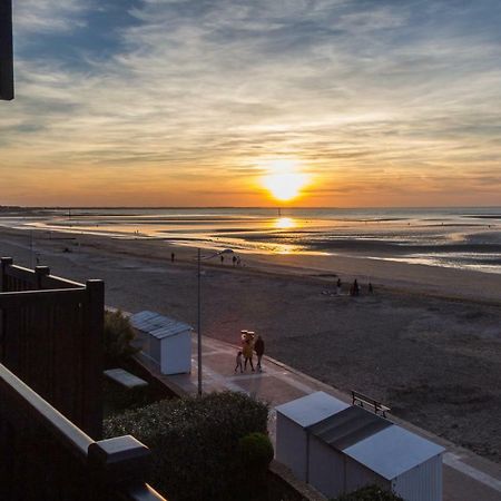 Charmant Appartement Face A La Mer Avec Balcon Houlgate Exterior photo