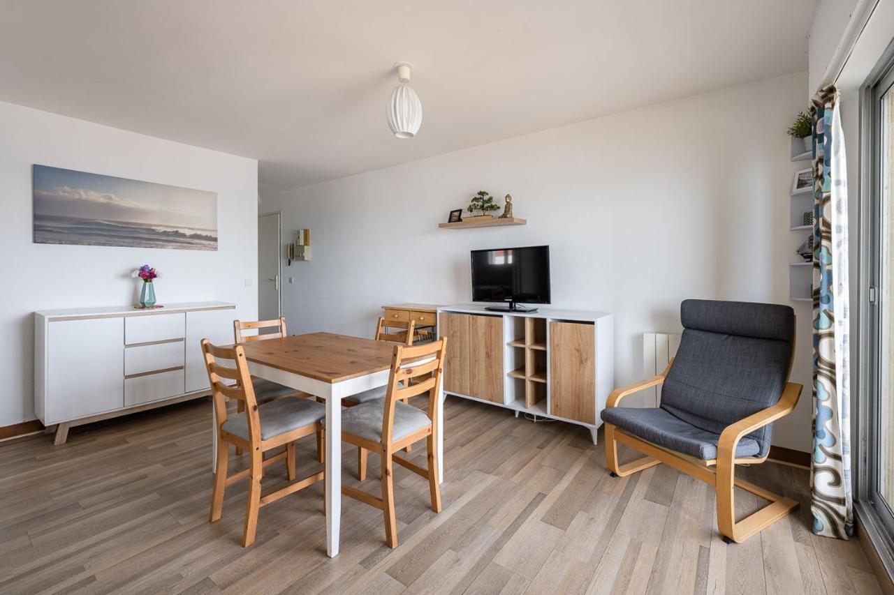 Charmant Appartement Face A La Mer Avec Balcon Houlgate Exterior photo