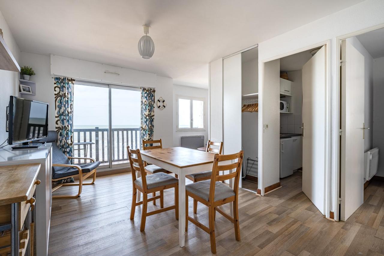 Charmant Appartement Face A La Mer Avec Balcon Houlgate Exterior photo
