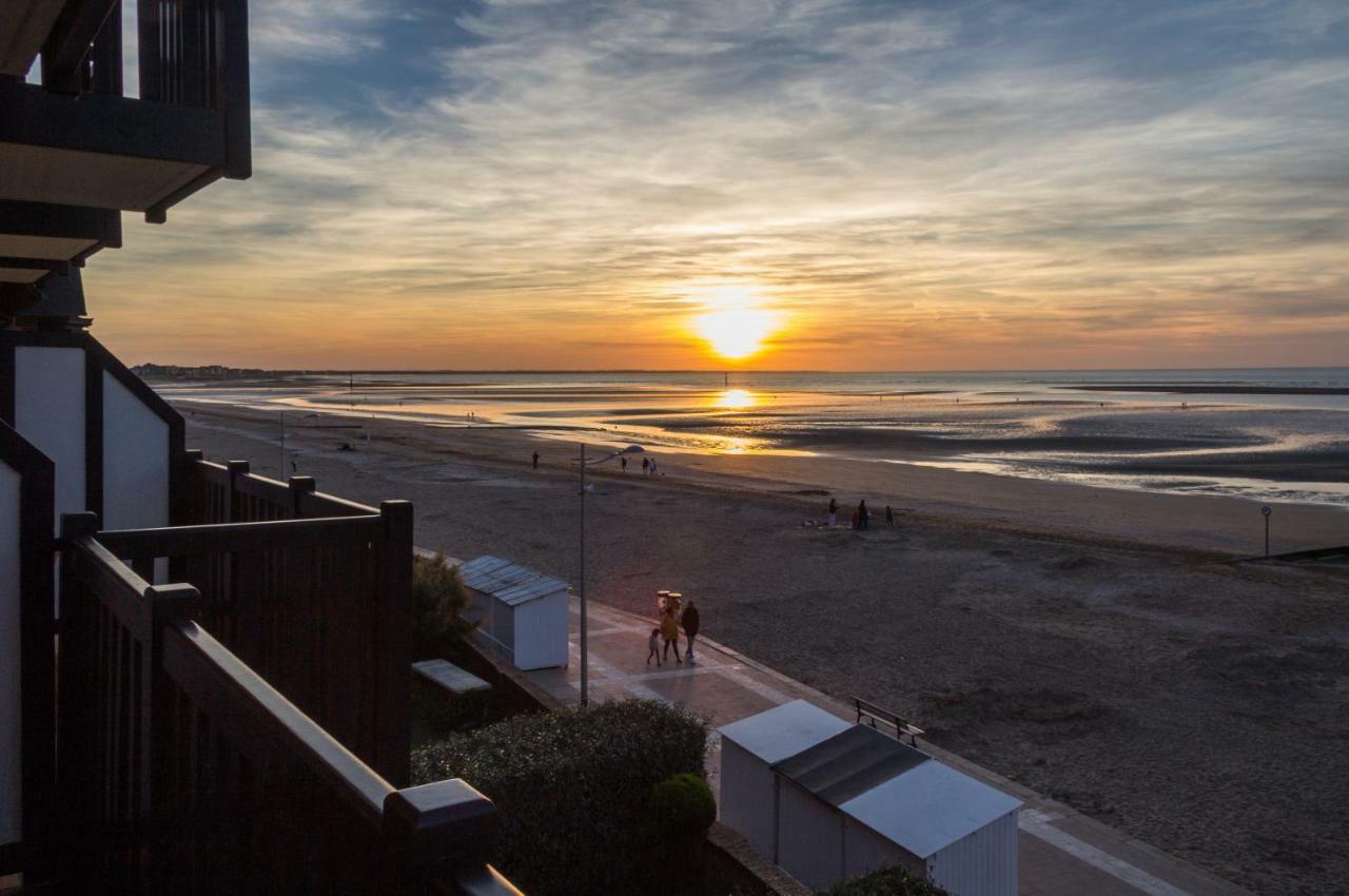 Charmant Appartement Face A La Mer Avec Balcon Houlgate Exterior photo
