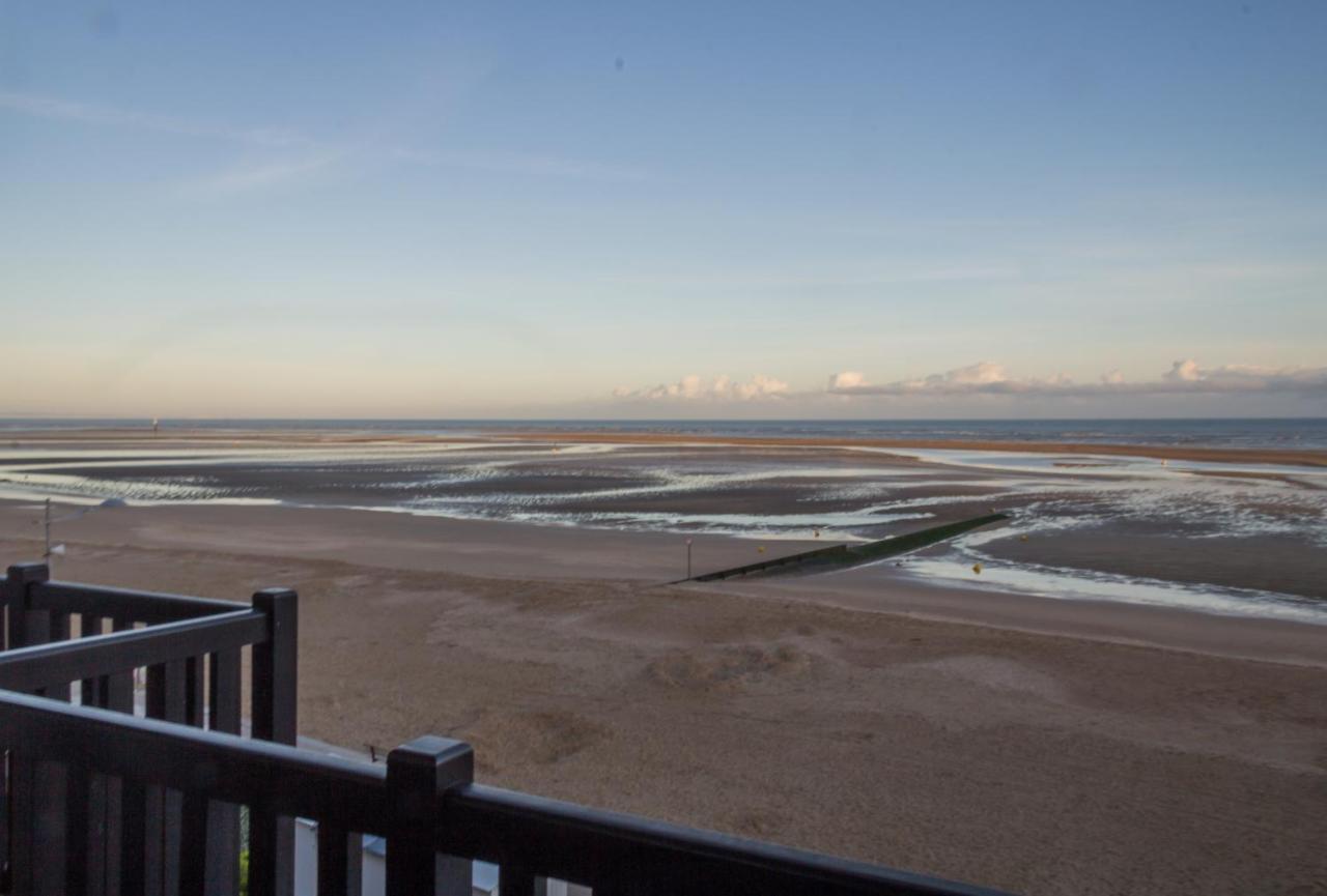 Charmant Appartement Face A La Mer Avec Balcon Houlgate Exterior photo